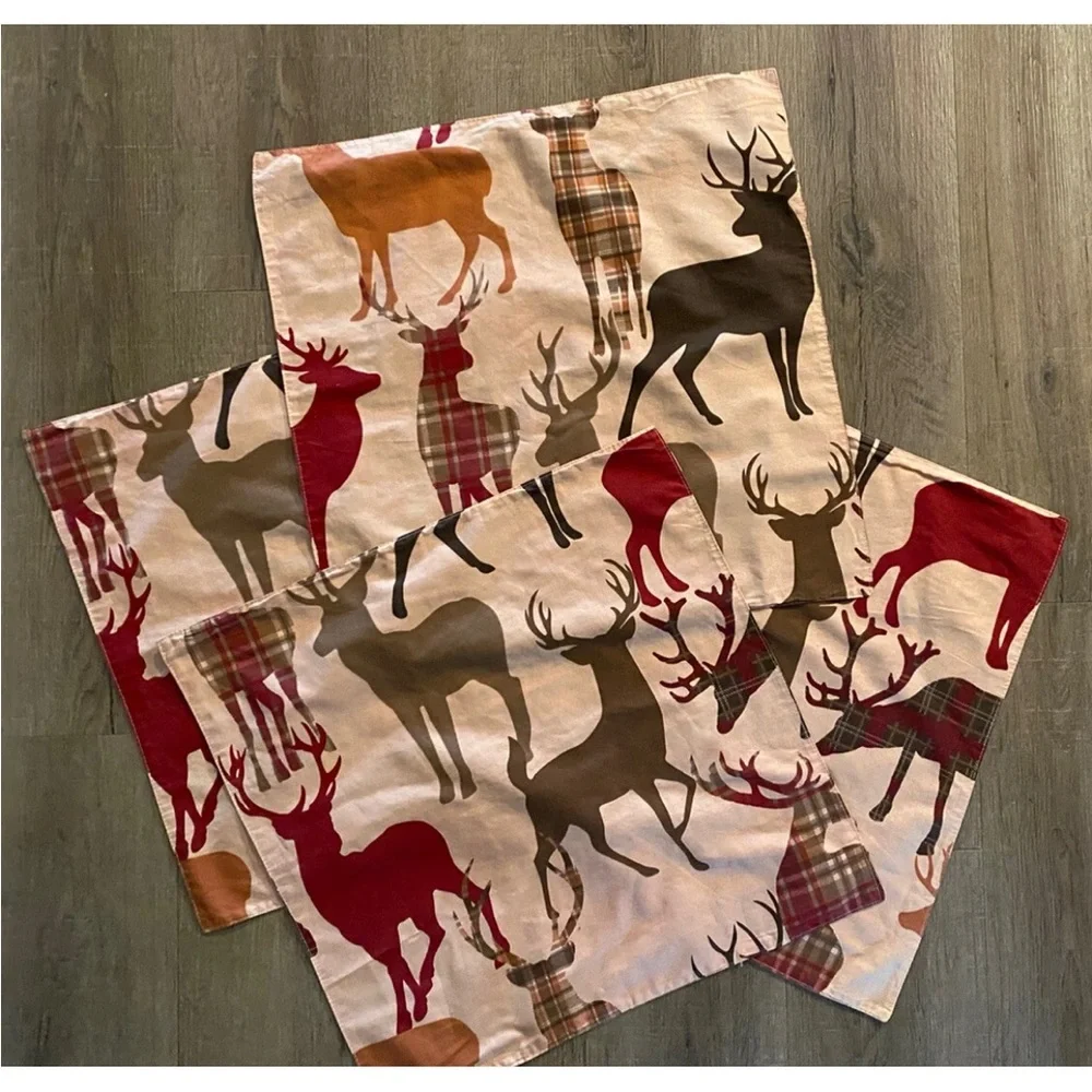 4 Christmas Reindeer Cloth Dinner Napkins Brown Multicolor 19x19‎ Excellent Cond